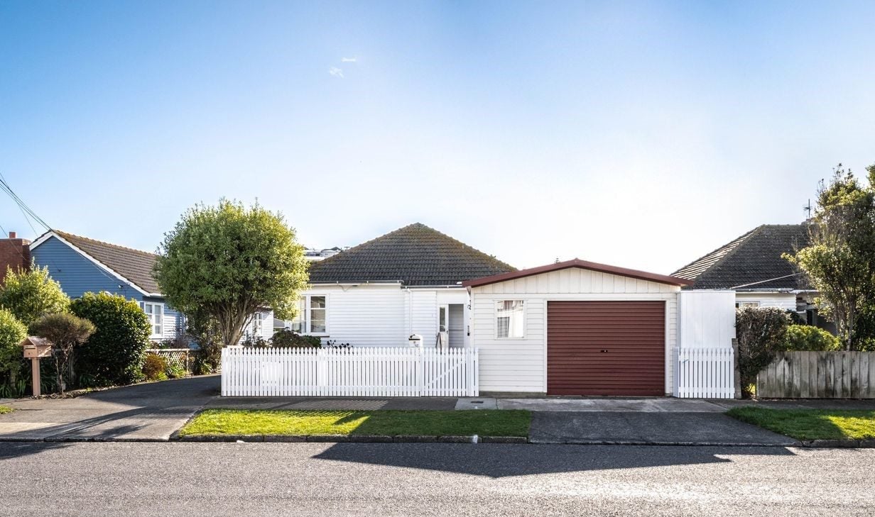 8 Kipling Street, Johnsonville, Wellington - Carousel 1