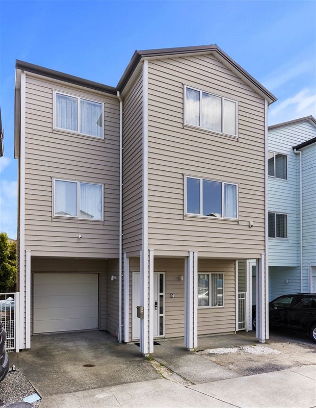 9 Laquinta Place, Flat Bush, Auckland - Carousel 1