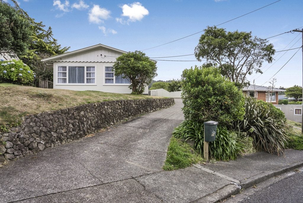 54 Peel Place, Wainuiomata, Lower Hutt - Carousel 1