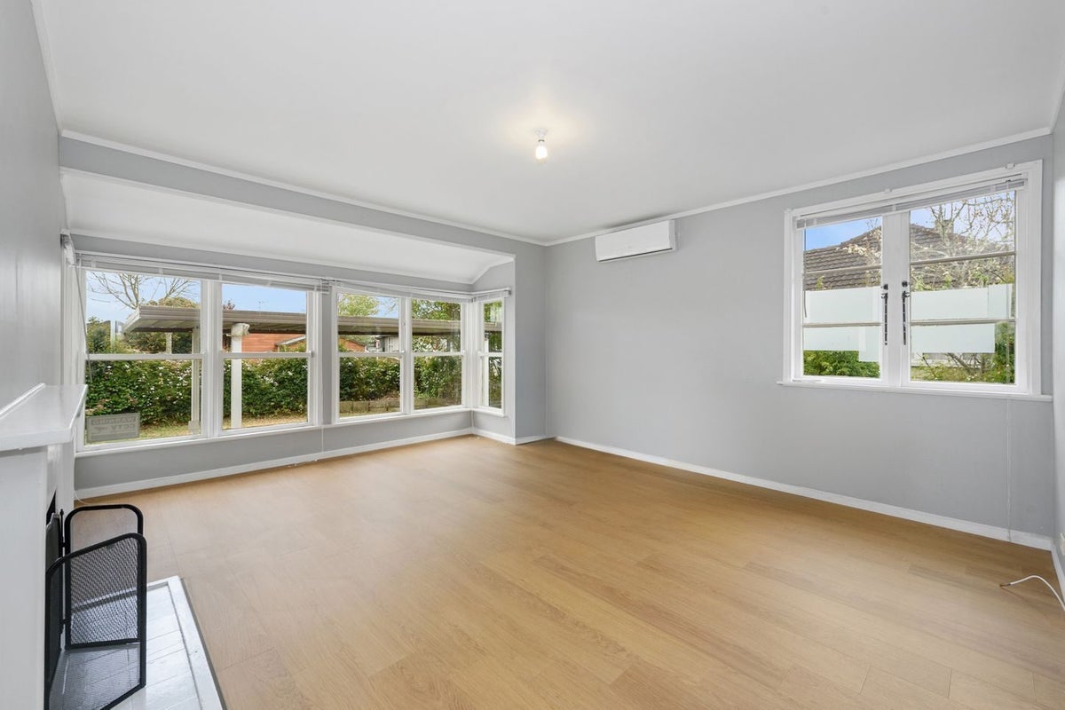 2 Sare Crescent, Fairfield, Hamilton - Carousel 1