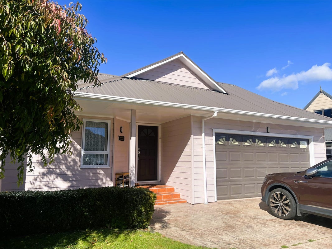 1 Laredo Grove, Totara Park, Upper Hutt - Carousel 2