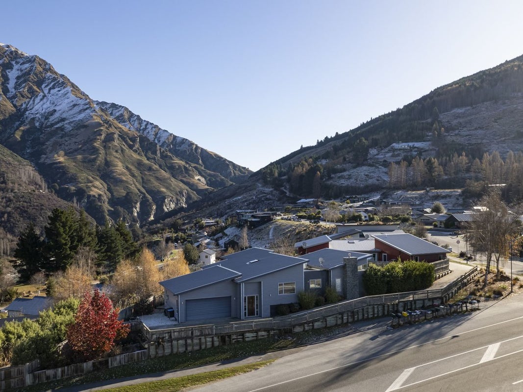 1 Morning Star Terrace, Arthurs Point, Queenstown - Carousel 2