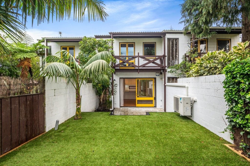 2/14 Fowlds Avenue, Sandringham, Auckland - Carousel 18