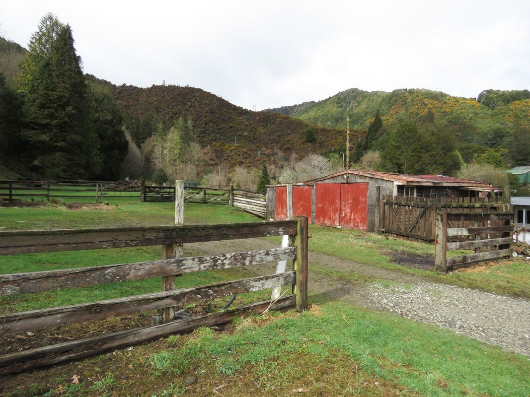 58 Trennery Street, Blacks Point, Reefton - Carousel 37