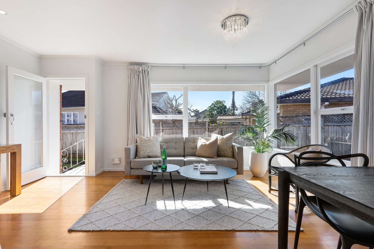 4/12 Wright Road, Point Chevalier, Auckland - Carousel 1