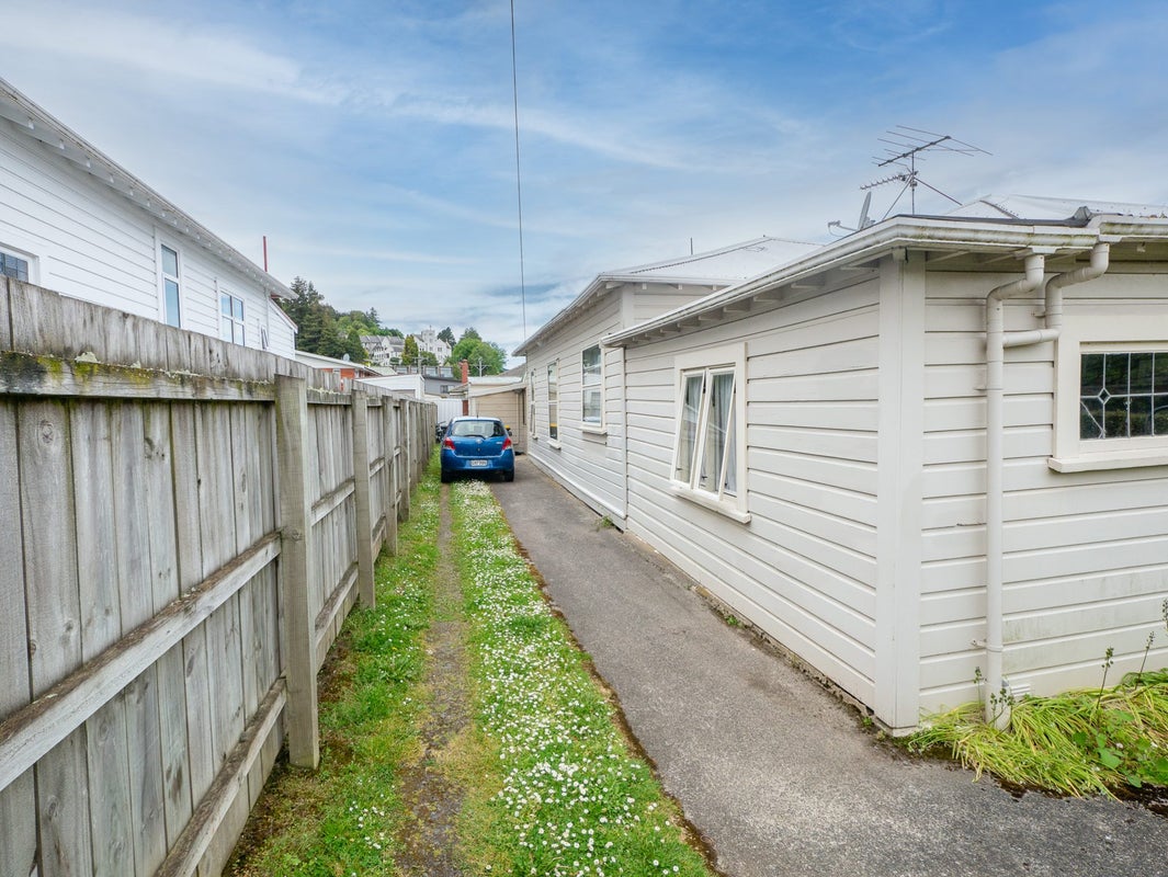 18 Gladstone Road, North East Valley, Dunedin - Carousel 1