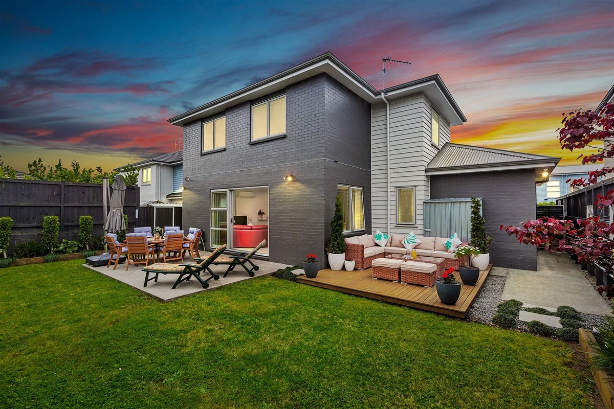 22 Samuel Cassidy Avenue, Swanson, Auckland - Carousel 1