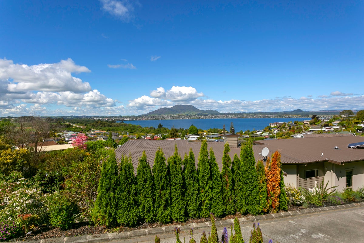 30 Shera Street, Acacia Bay, Taupo - Carousel 25