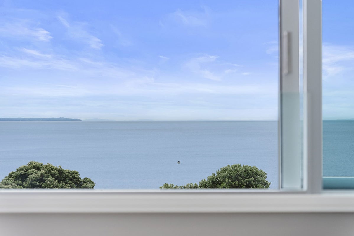 11A Bournemouth Terrace, Murrays Bay, Auckland - Carousel 2