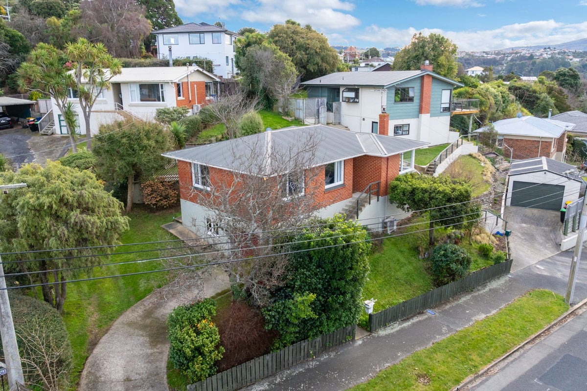 102 Easther Crescent, Kew, Dunedin - Carousel 1