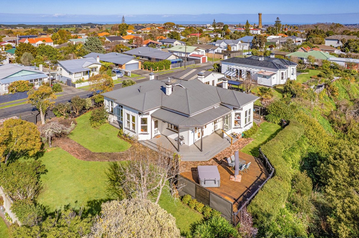 11 Stark Street, Durie Hill, Whanganui - Carousel 1