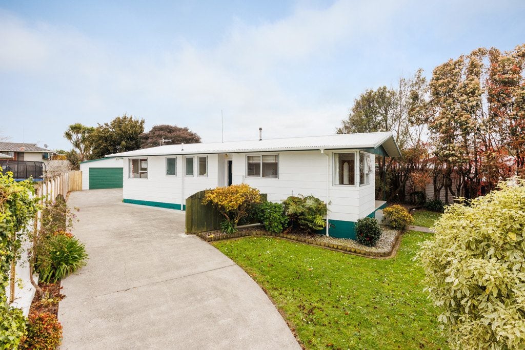 28 Escort Grove, Awapuni, Palmerston North - Carousel 1