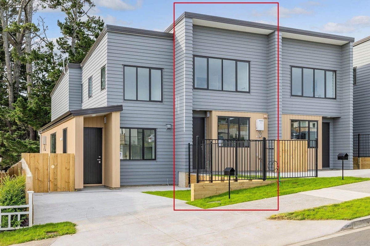 6/3 Kaimai Avenue, Massey, Auckland - Carousel 1