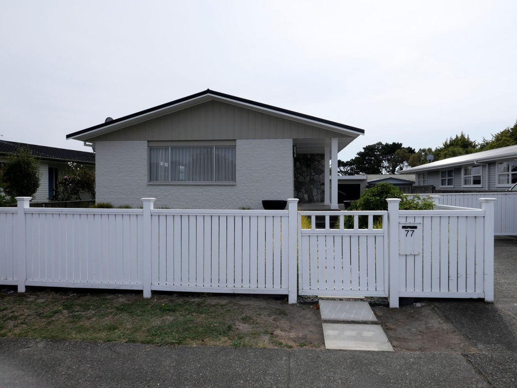 77 Gray Avenue, Paraparaumu Beach, Paraparaumu - Carousel 1