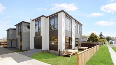 89D Cascades Road, Pakuranga Heights, Auckland - Carousel 1
