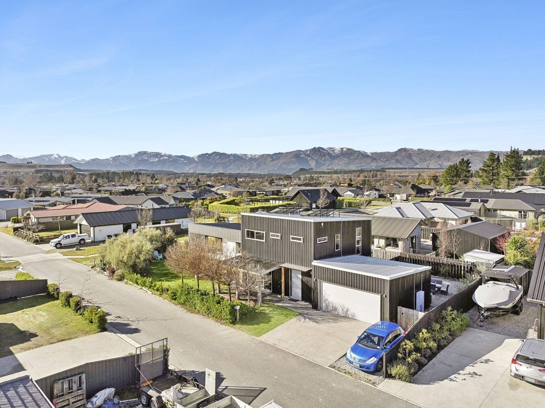 15 Marbleleaf Lane, Albert Town, Wanaka - Carousel 1