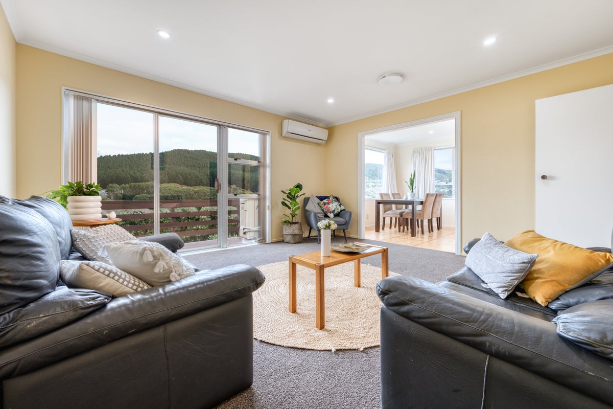 1/94 Taylor Terrace, Tawa, Wellington - Carousel 2