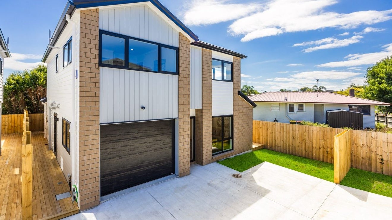 16D Friesian Drive, Mangere, Auckland - Carousel 1