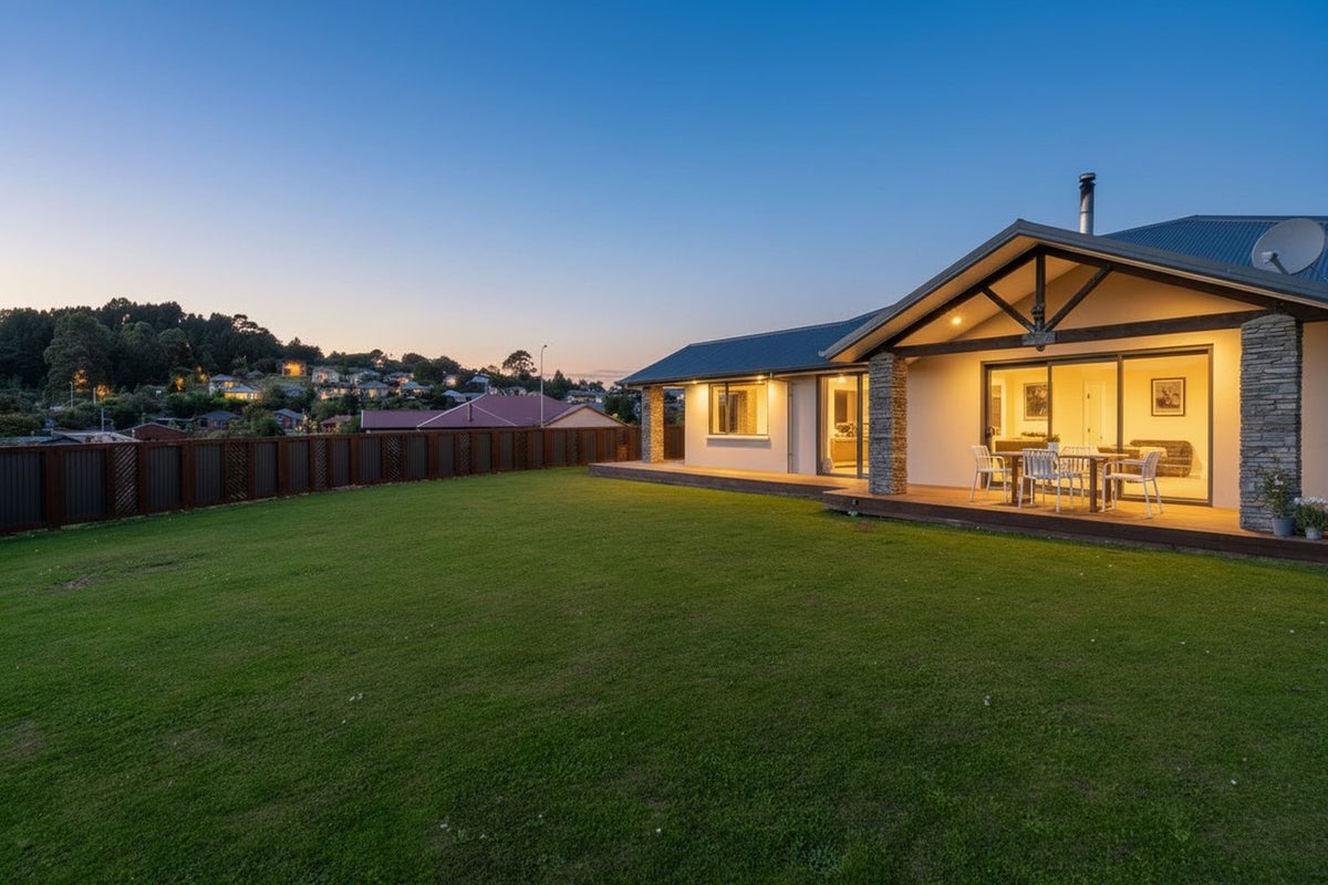 6 Grandvista Drive, Green Island, Dunedin - Carousel 1