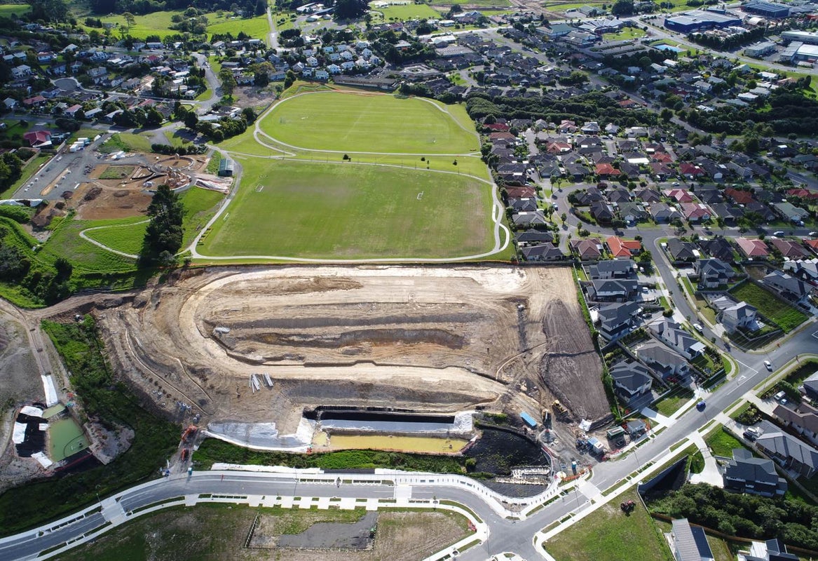 8 Baumea Rise, Massey, Auckland - Carousel 1