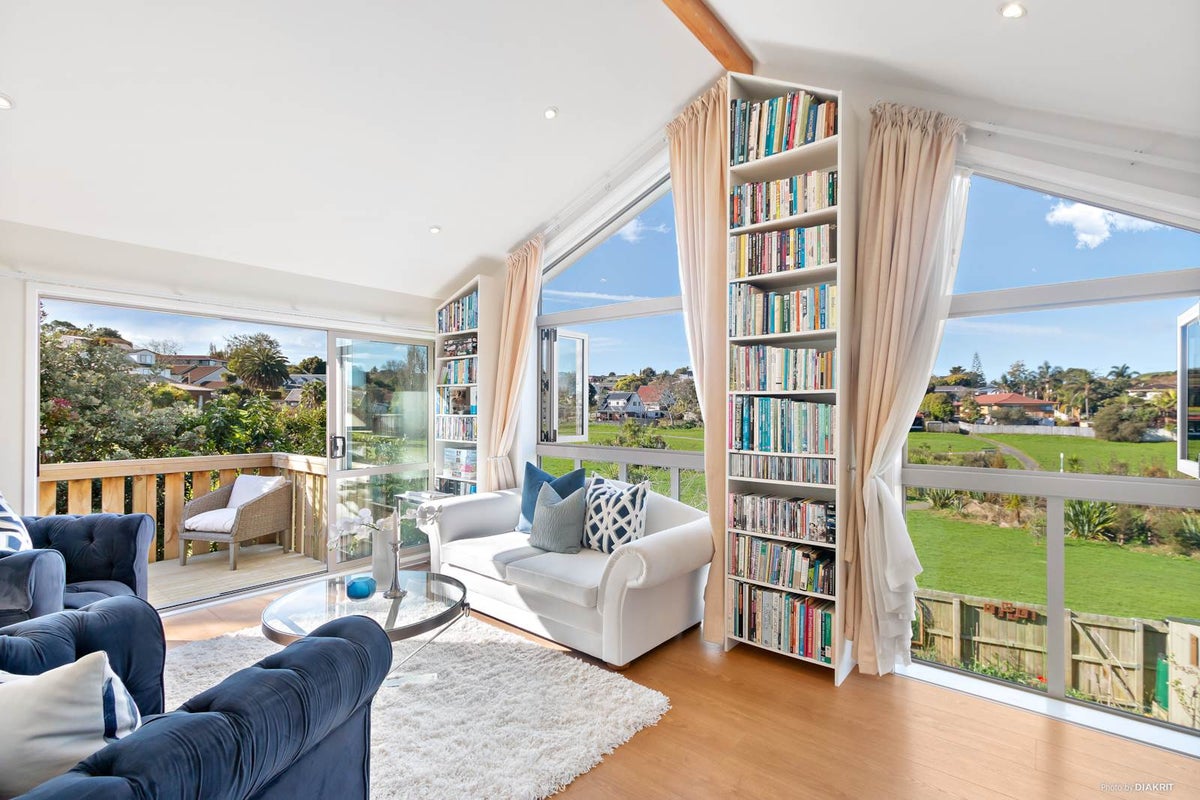 1/30 Curacao Place, Half Moon Bay, Auckland - Carousel 2