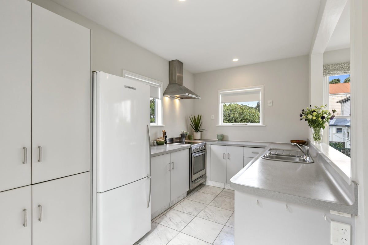 21 Glenbervie Terrace, Thorndon, Wellington - Carousel 2