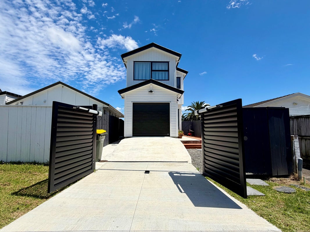 58 De Quincey Terrace, Highland Park, Auckland - Carousel 1