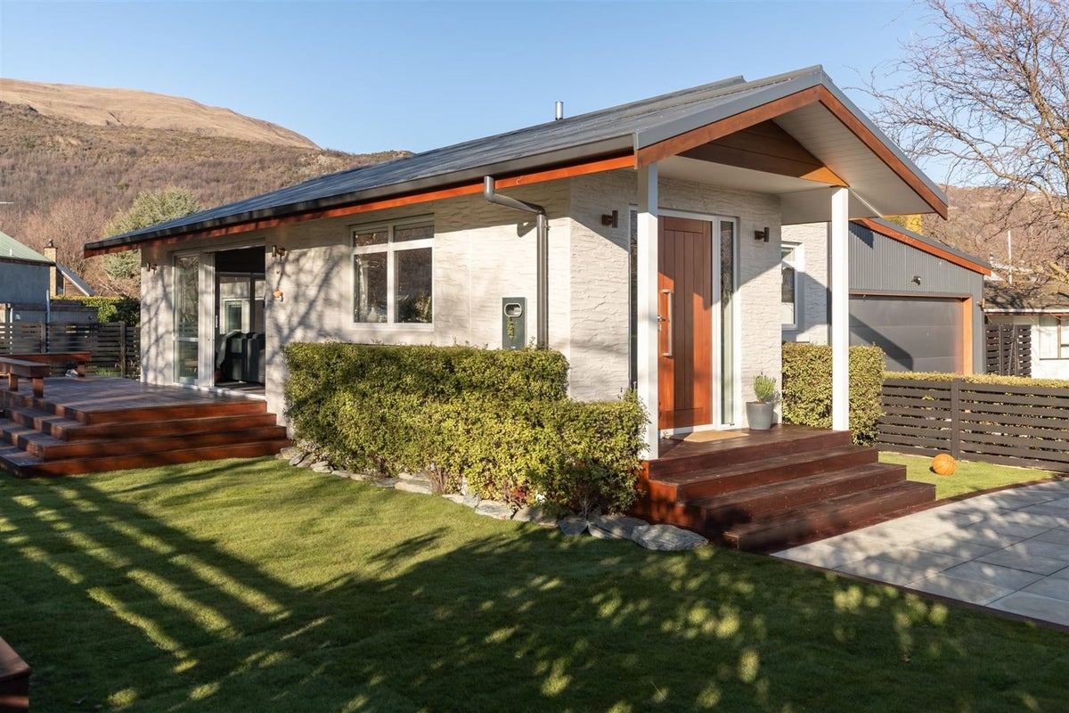35 Adamson Drive, Arrowtown, Arrowtown - Carousel 2