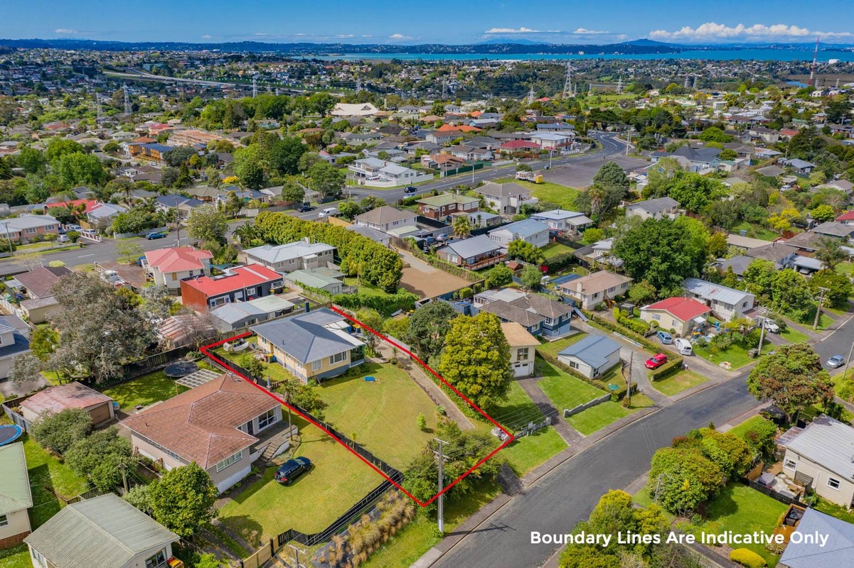 12 Donovan Avenue, Massey, Auckland - Carousel 1