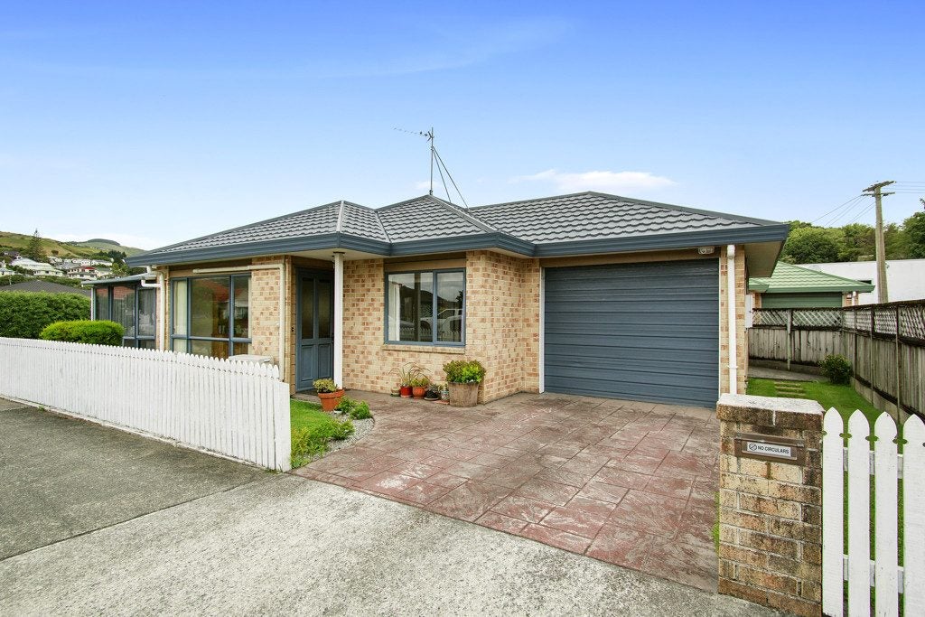 1 Main Road, Tawa, Wellington - Carousel 1