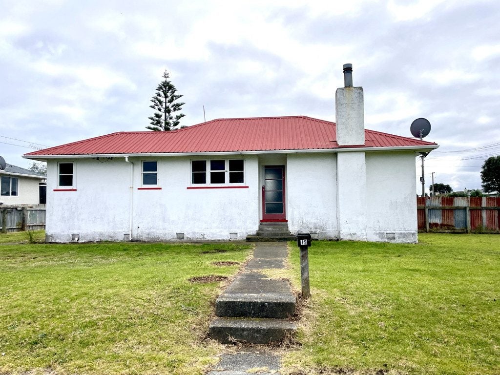 19 Carson Street, Castlecliff, Whanganui - Carousel 1