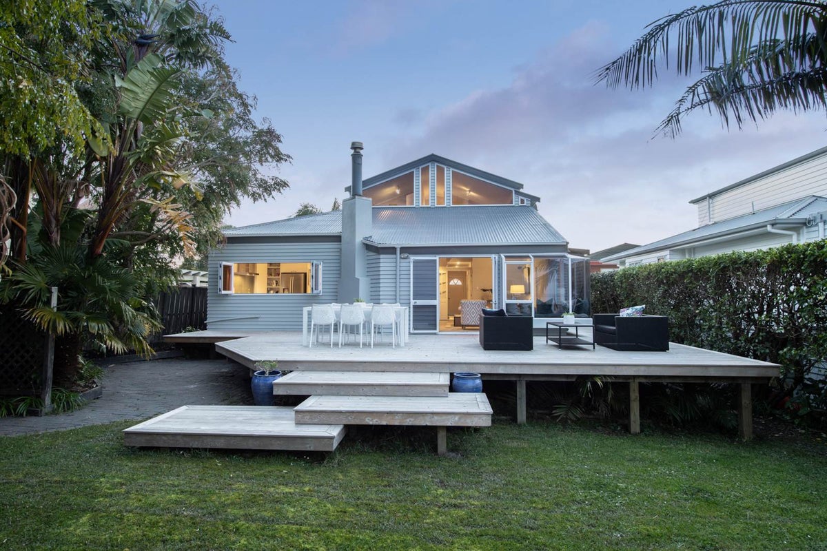 52 Kowhai Road, Campbells Bay, Auckland - Carousel 2