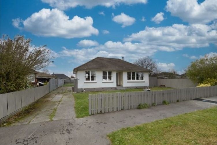 2 Davis Crescent, Netherby, Ashburton - Carousel 1