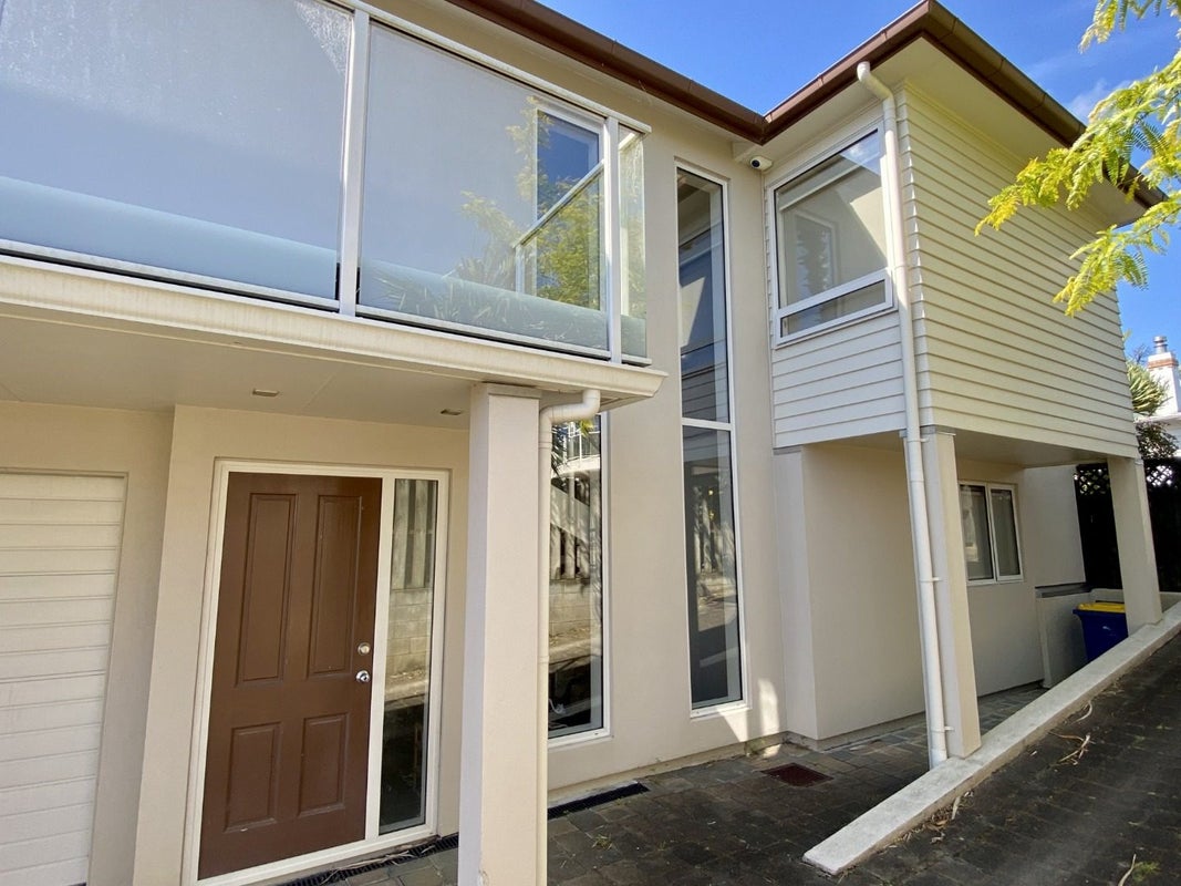 1/43 Castor Bay Road, Castor Bay, Auckland - Carousel 1