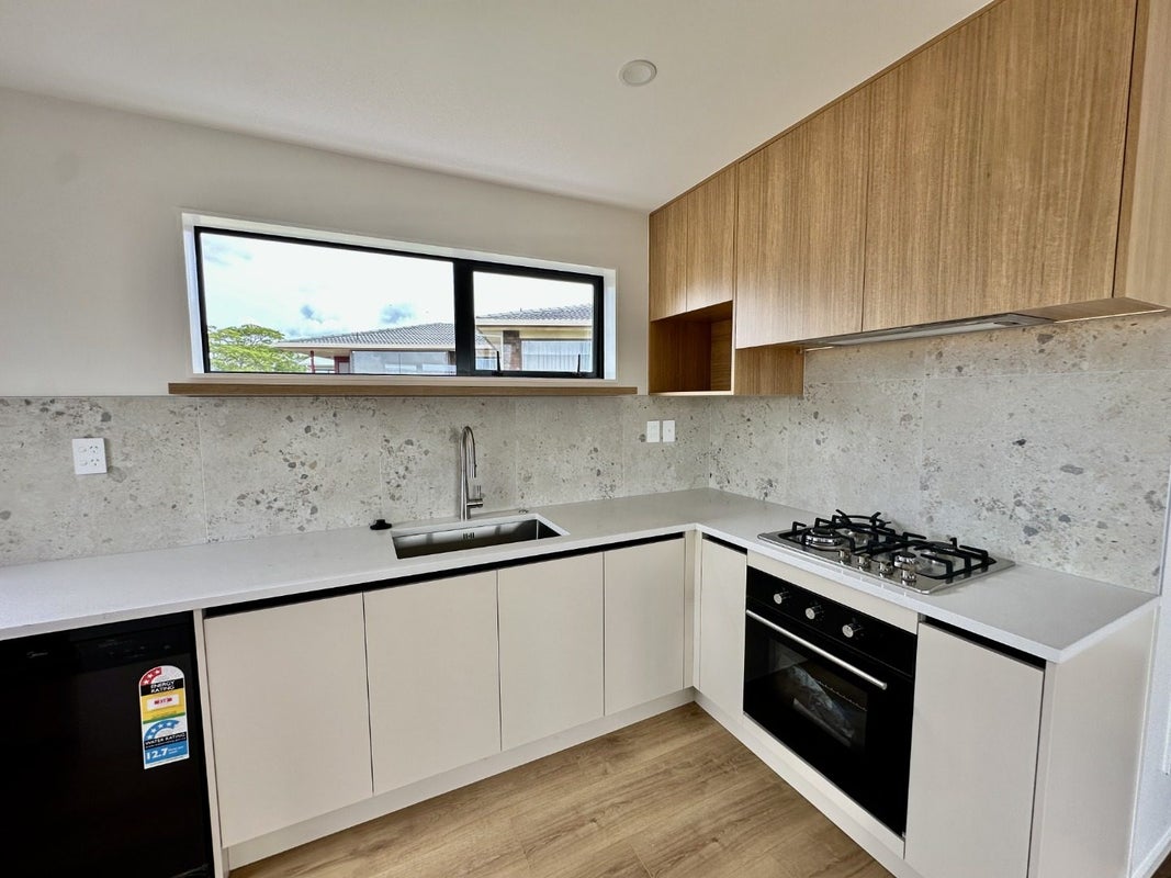 78 West Harbour Drive, West Harbour, Auckland - Carousel 2