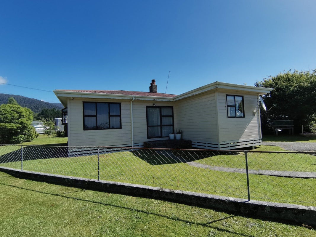 47 Aylmer Street, Ross - Carousel 1