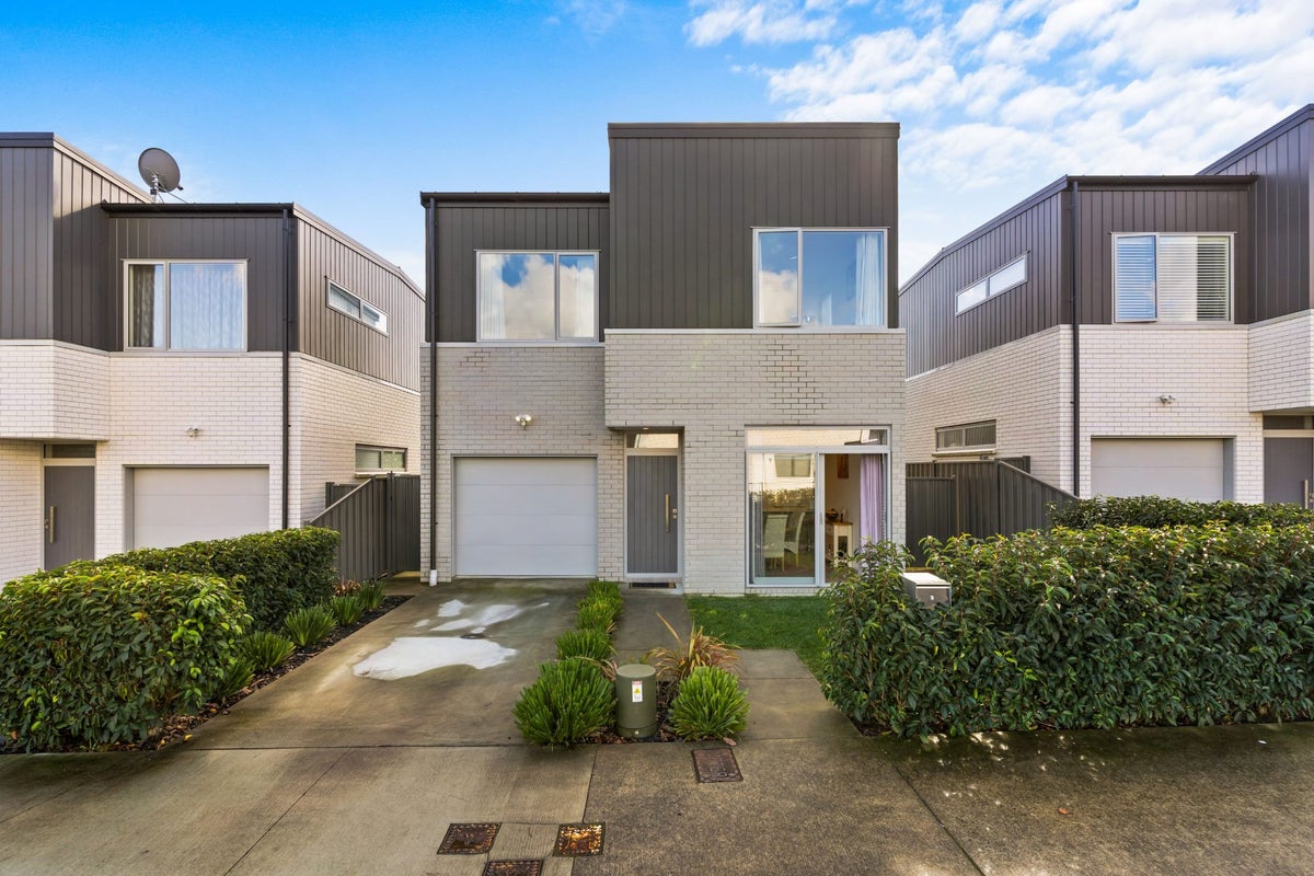 3 Tuangi Road, Karaka, Papakura - Carousel 1