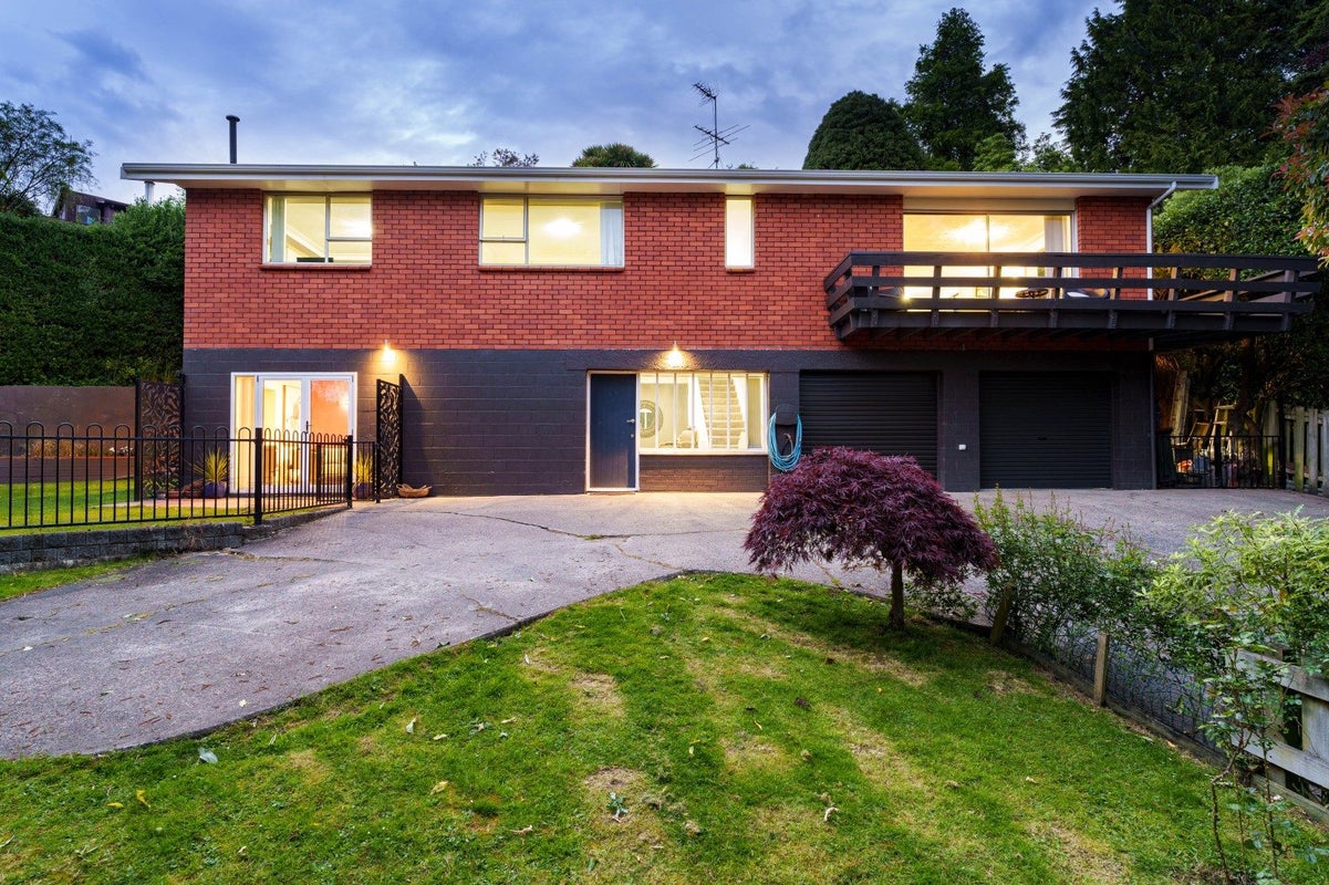 27 Fulton Road, Glenleith, Dunedin - Carousel 1