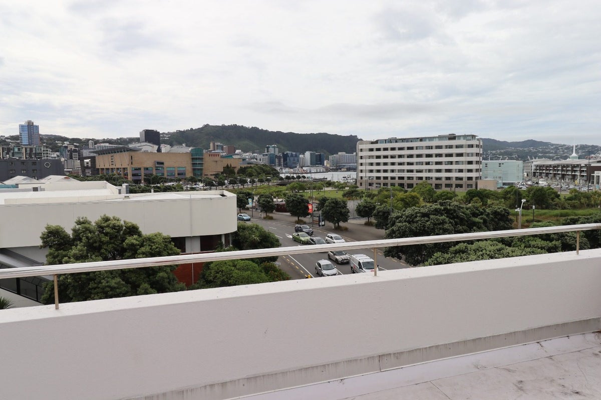 11/48 Oriental Parade, Oriental Bay, Wellington - Carousel 12