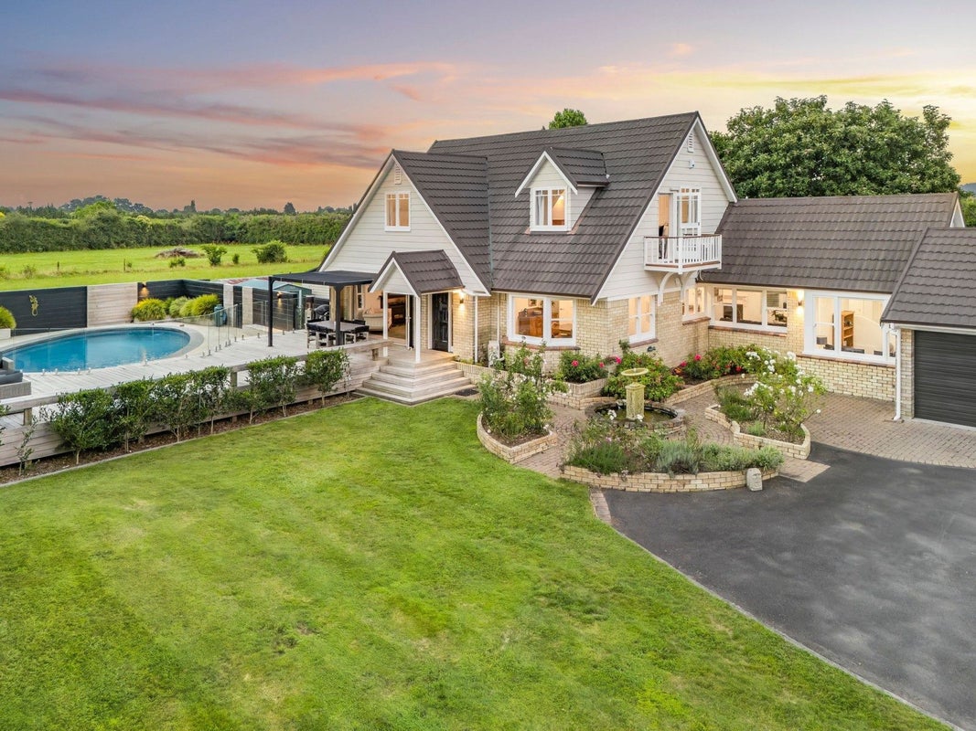 1/143 Tirau Road, Cambridge, Hamilton - Carousel 1