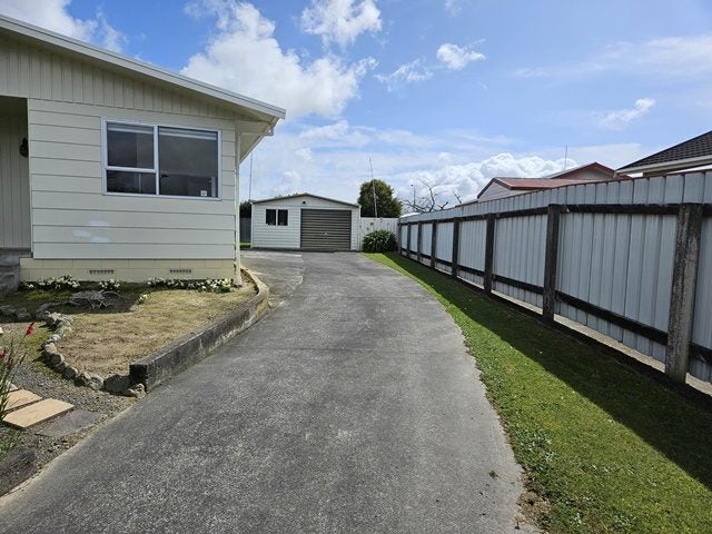 39 Raglan Avenue, Cloverlea, Palmerston North - Carousel 2