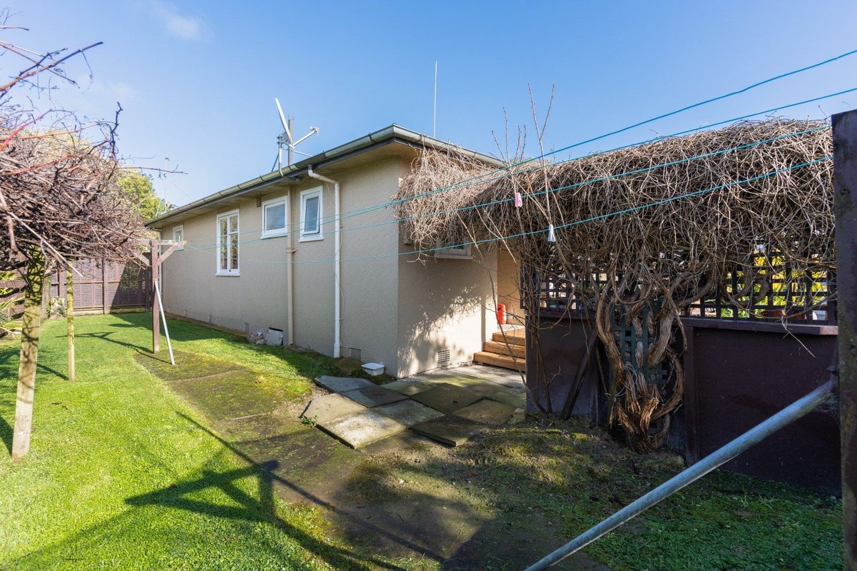 4 Laurel Place, Awapuni, Palmerston North - Carousel 34