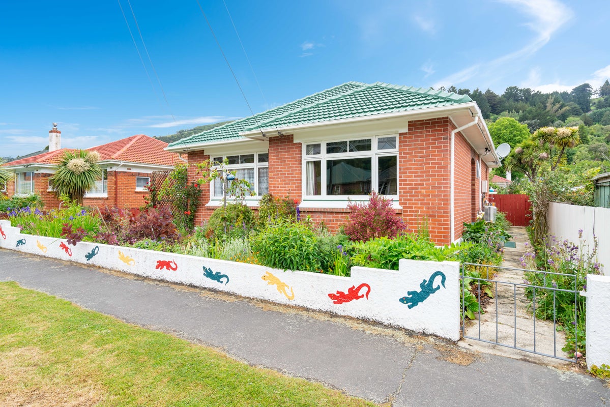 26 Ainslee Place, North East Valley, Dunedin - Carousel 2