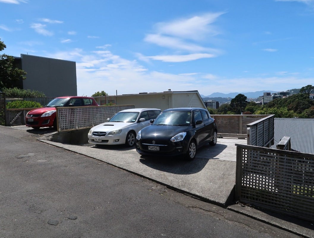 3 Barton Terrace, Thorndon, Wellington - Carousel 14