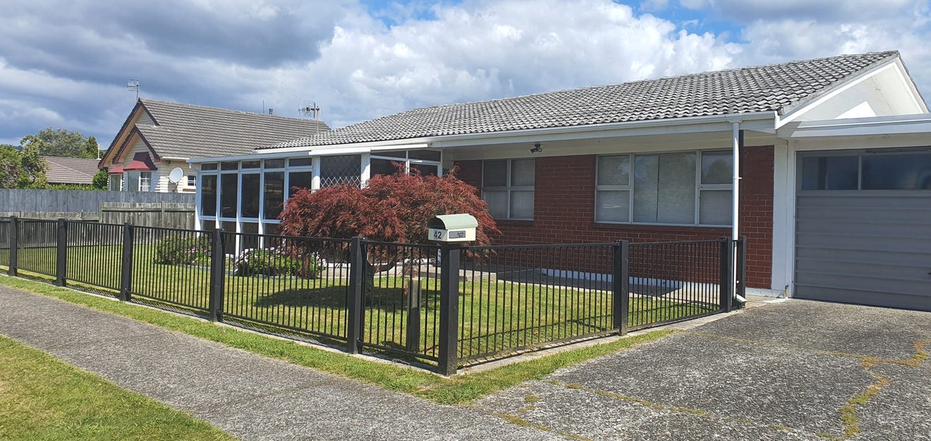42 Sumner Street, Glenholme, Rotorua - Carousel 1