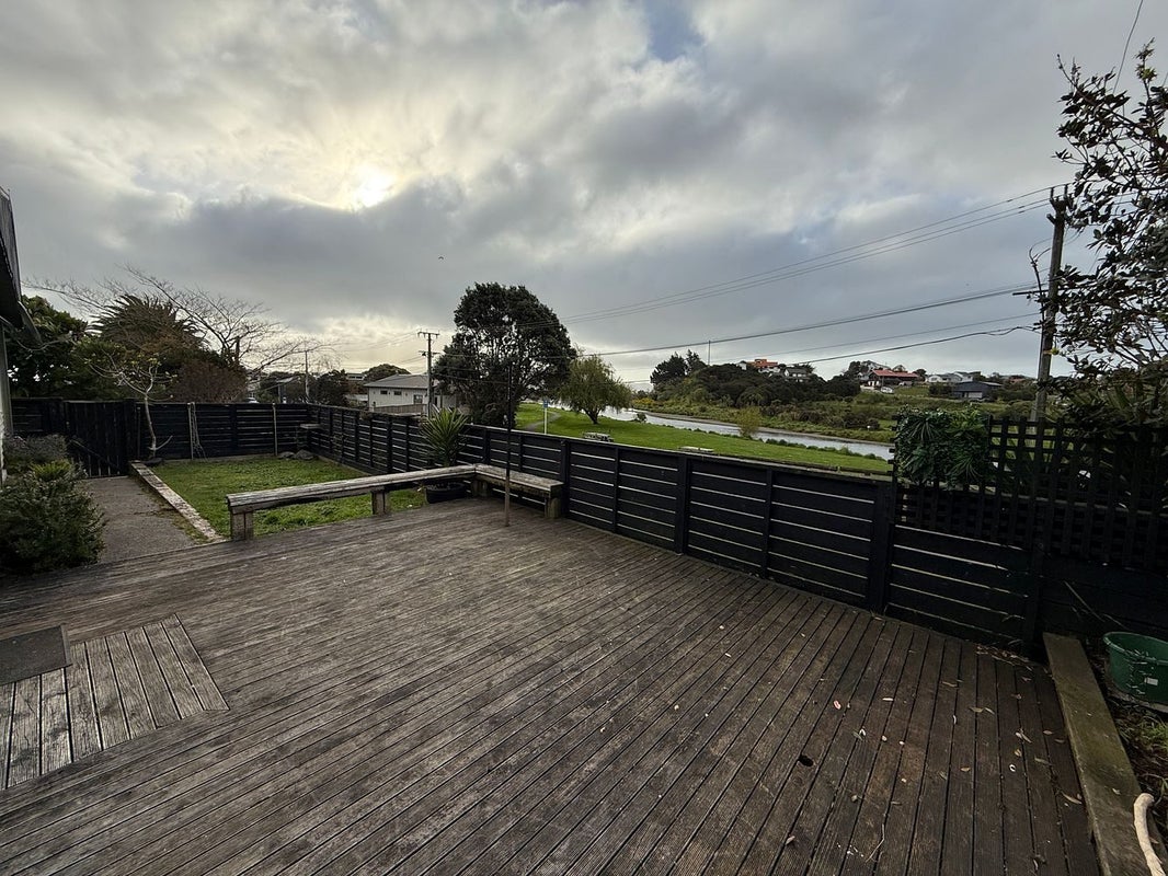 20 Makora Road, Otaihanga, Paraparaumu - Carousel 2