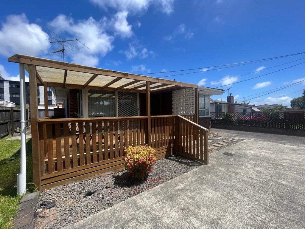 25 Astley Avenue, New Lynn, Auckland - Carousel 1