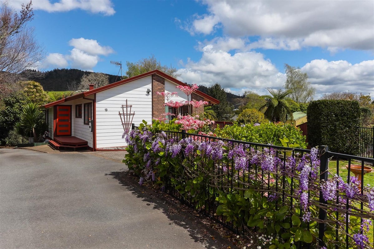 13 Bradley Place, Lynmore, Rotorua - Carousel 1