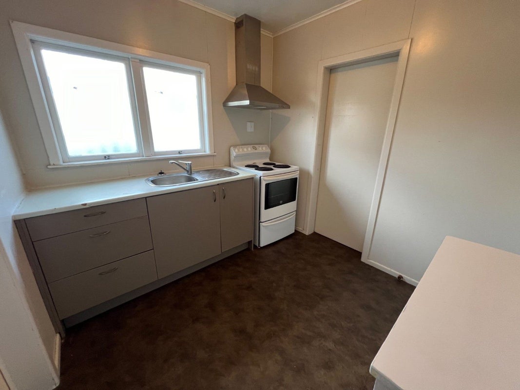 135 College Street , Awapuni, Palmerston North - Carousel 2