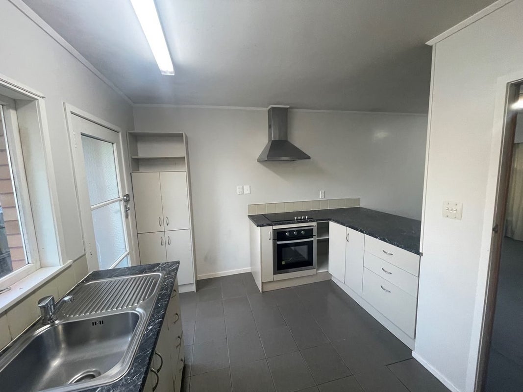 2/7 Luplau Crescent, Howick, Auckland - Carousel 2